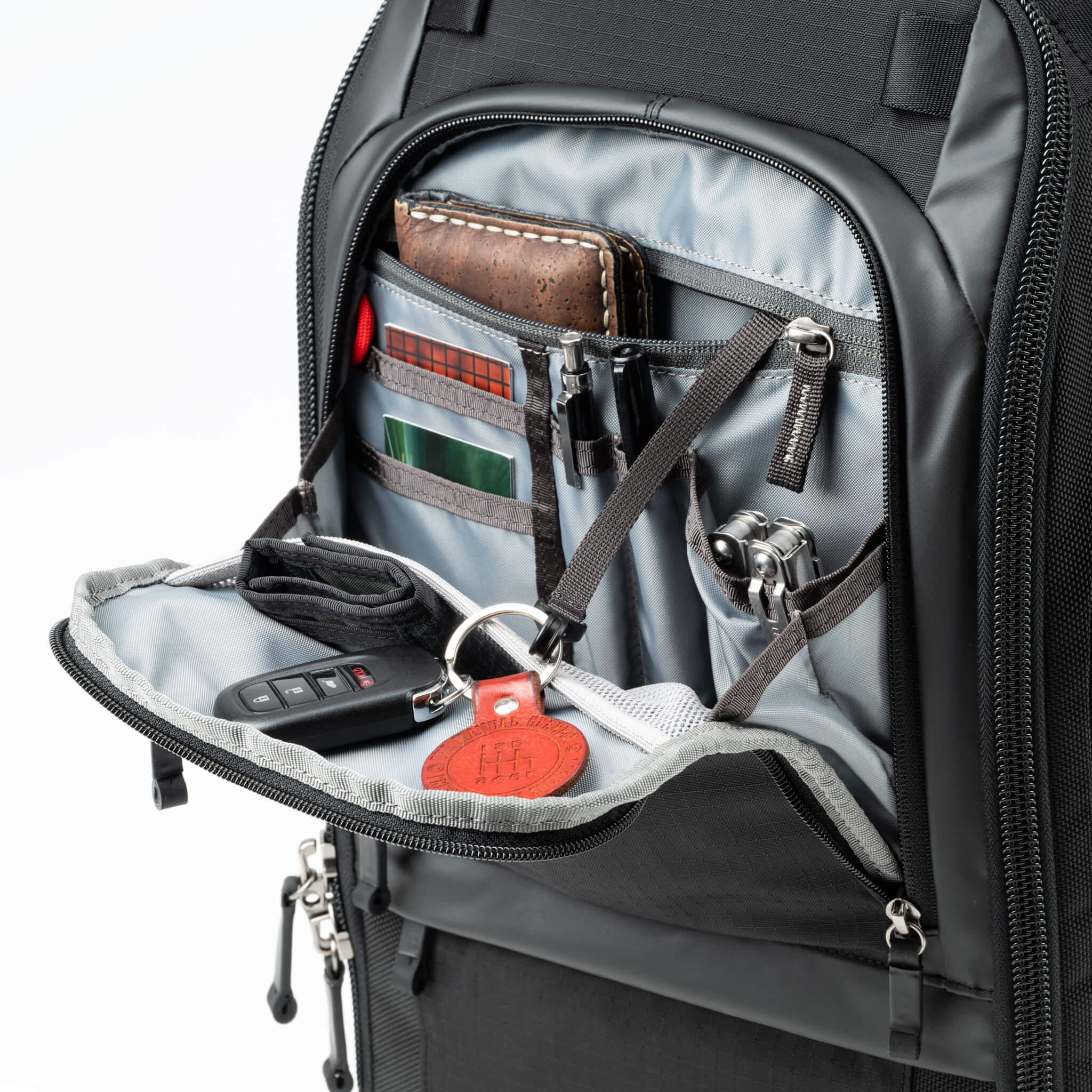 Walker-Pro-24L-Front-Organizer-Pocket_2048x