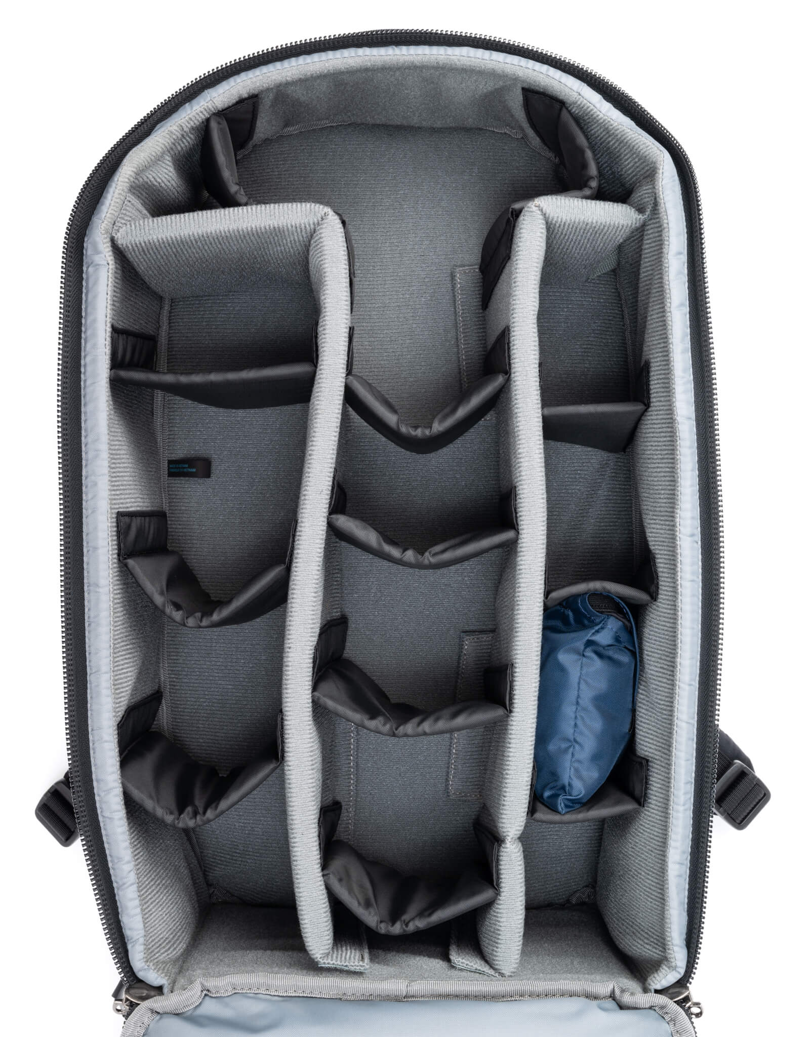 Walker-Pro-30L-Open-Dividers_2048x