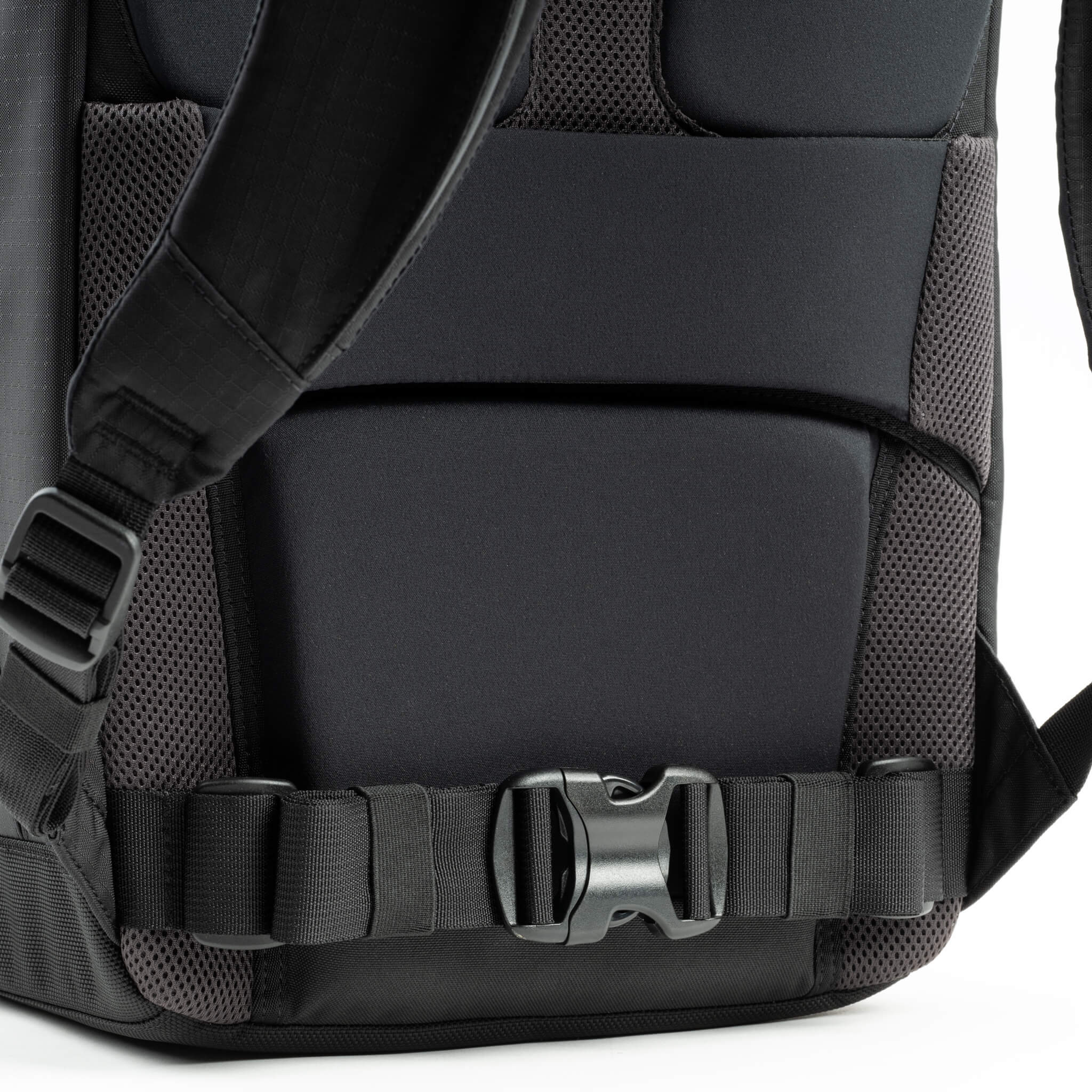 Walker-Pro-30L-Removable-Waist-Belt_2048x