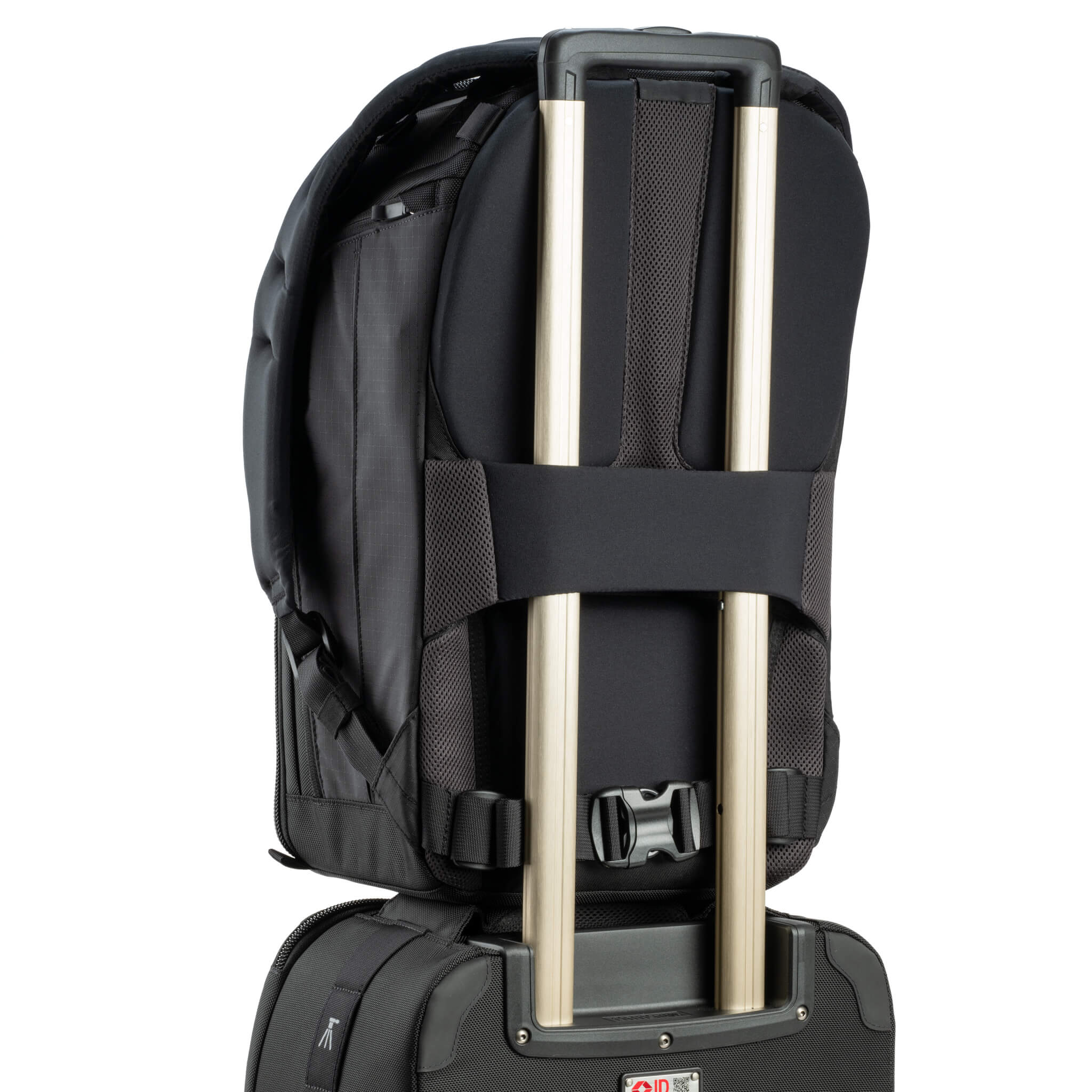 Walker-Pro-30L-Trolly-Handle-Pass-Through_2048x